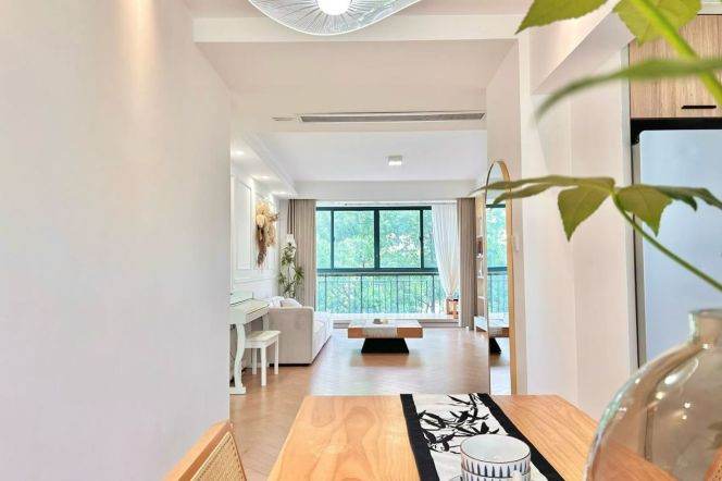 Spacious Bright 2BR Apartment in Xintiandi with Floor-to-Ceiling Windows (L9/L13)