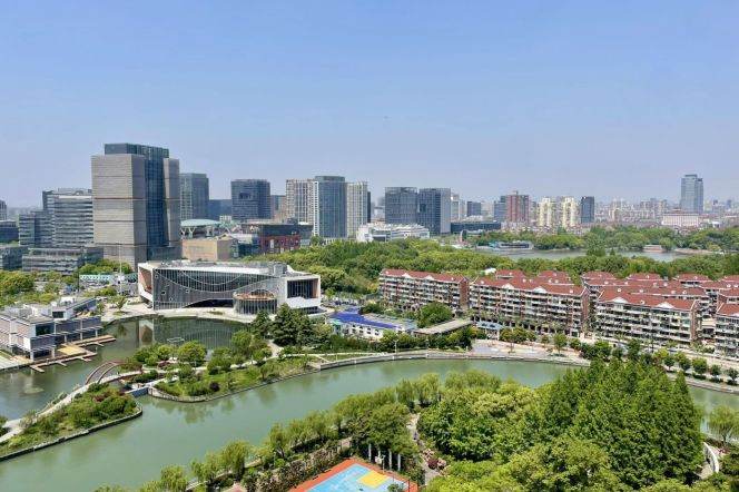 High-Floor 3BR Apartment in Gubei (L2/L15)