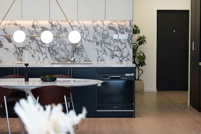 High-Floor Spacious Modern Bright 2BR Apartment near Shanghai Railway Station Metro (L1/L3/L4/L12/L13)