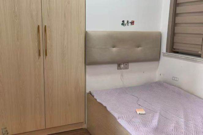 High-Floor 2BR Apartment at Wuzhong Building (L1/L7/L10)