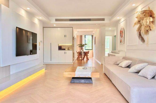 Spacious Bright 2BR Apartment in Xintiandi with Floor-to-Ceiling Windows (L9/L13)
