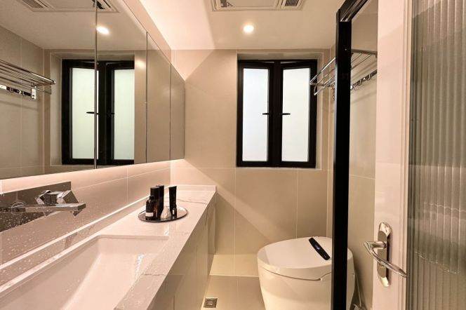 Spacious Modern 2BR Apartment in Gubei with Built-in Storage (L2)