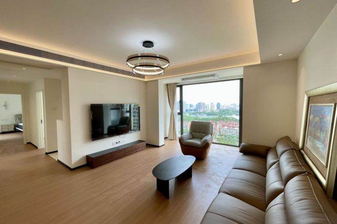 High-Floor 3BR Apartment in Gubei (L2/L15)