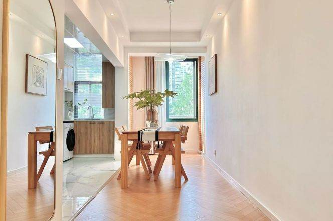 Spacious Bright 2BR Apartment in Xintiandi with Floor-to-Ceiling Windows (L9/L13)