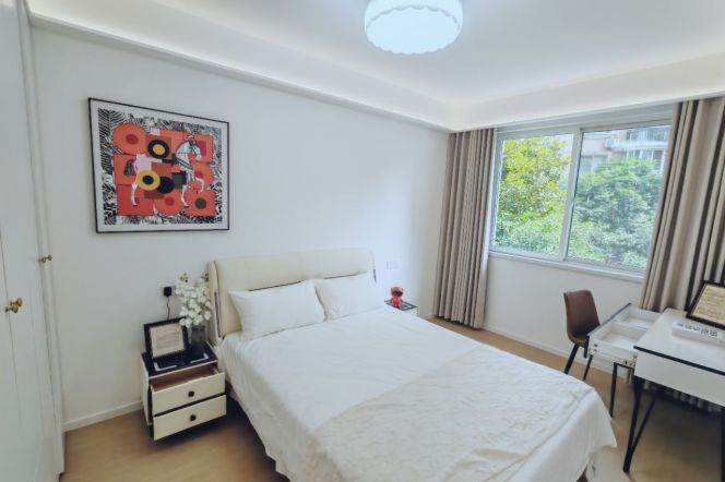 Modern 3BR Apartment near Shanghai Indoor Stadium Metro with Green View (L1/L4/L11)
