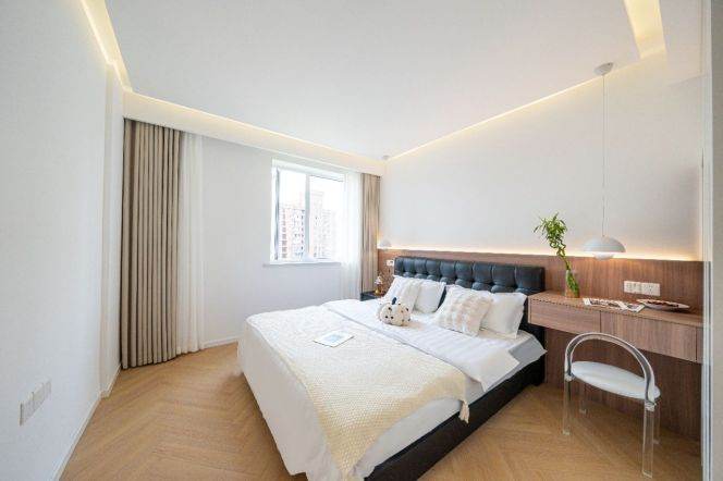 High-Floor 2BR Apartment in Gubei