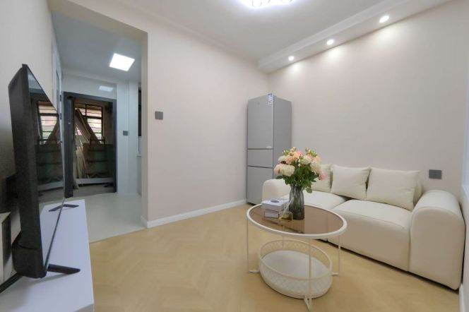 Modern 1BR Apartment near Zhongshan Park (L2/L11)