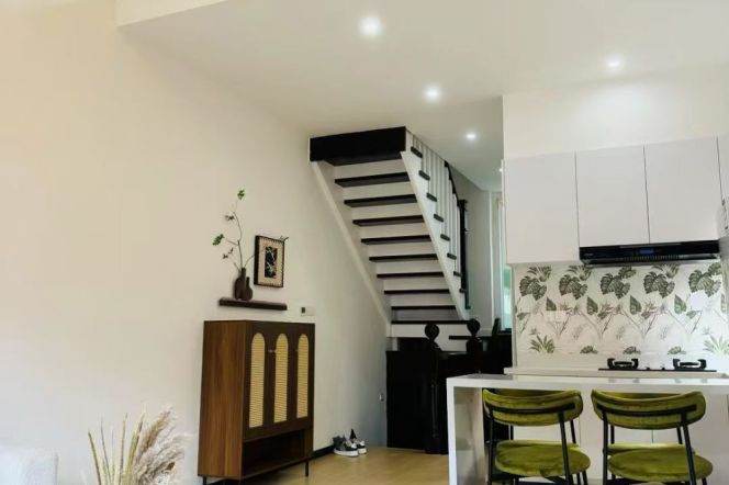 Bright Open-Layout 2BR Apartment near South Shaanxi Rd Metro