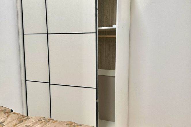 Bright Modern 6BR Shared Apartment near Nanjing Xi Lu (L2/L12/L13)