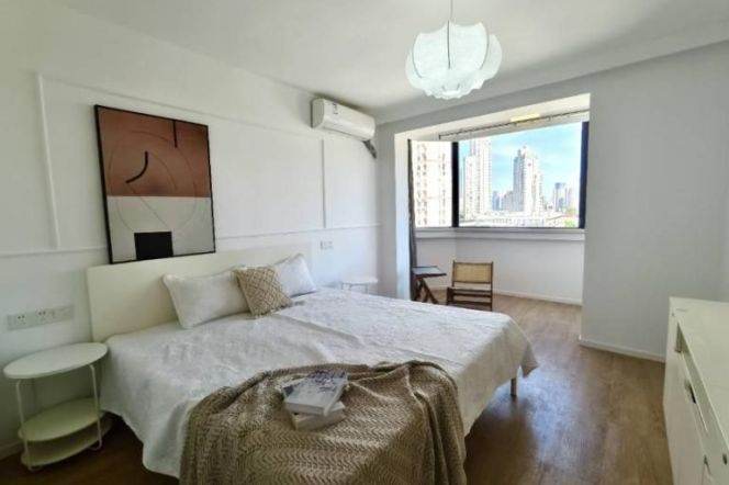 Modern Bright 2BR Apartment near Zhongshan Park (L2/L11)