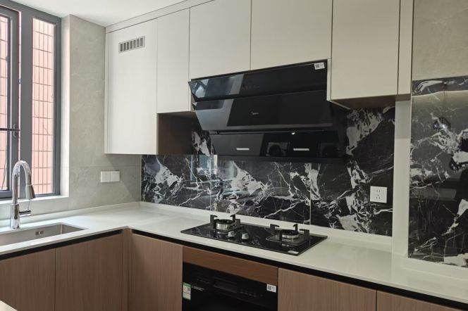 High-Floor 3BR Apartment near Jiaotong University Metro