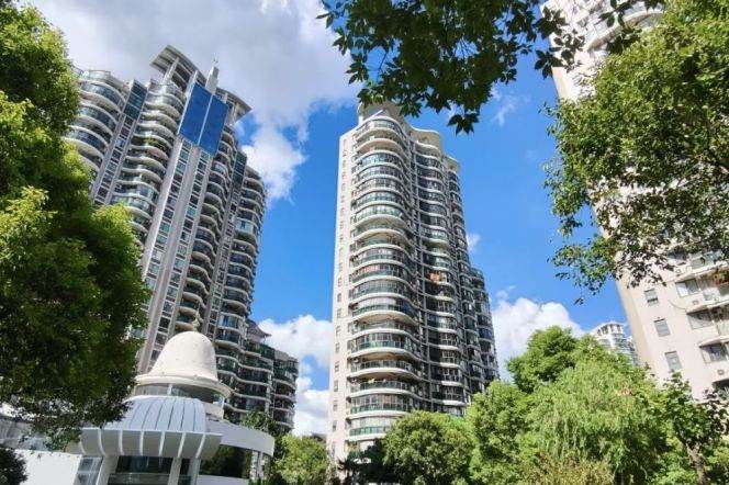 High-Floor 2BR Apartment near Jiangning Rd Metro (L13)