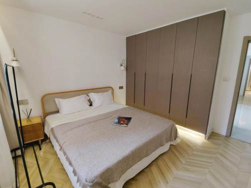 Housing image — Room