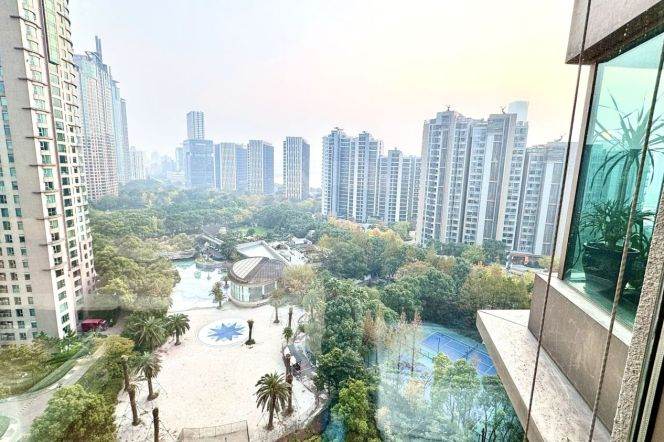 Spacious 3BR Apartment in Lujiazui