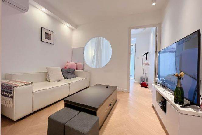 1BR Apartment near Zhongshan Park with Terrace (L2/L3/L4)