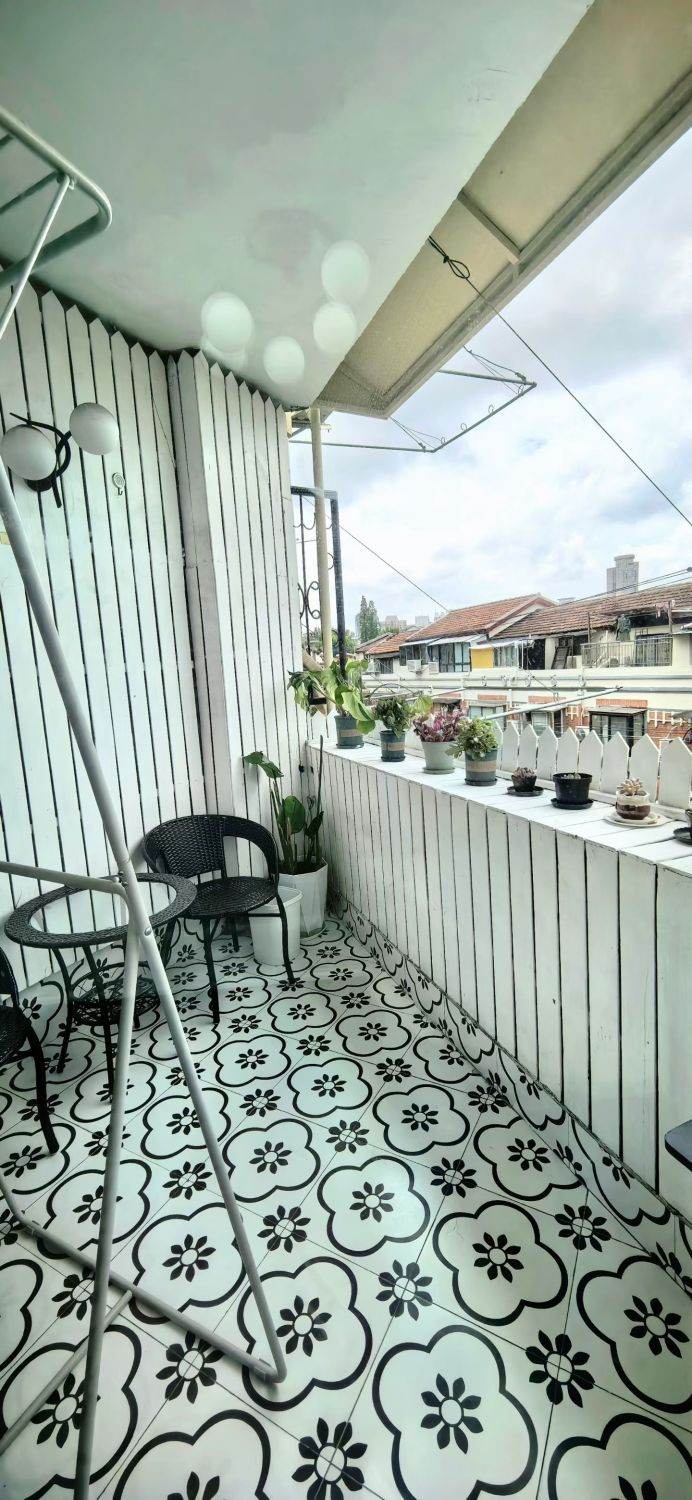 Housing image — Balcony