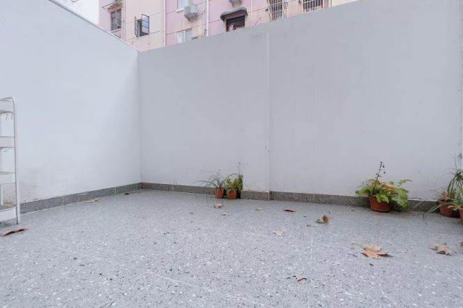 1BR Apartment near Zhongshan Park with Terrace (L2/L3/L4)