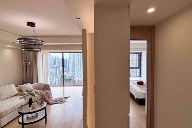 High-Floor Modern Bright 2BR Apartment near Linping Rd Metro (L4)