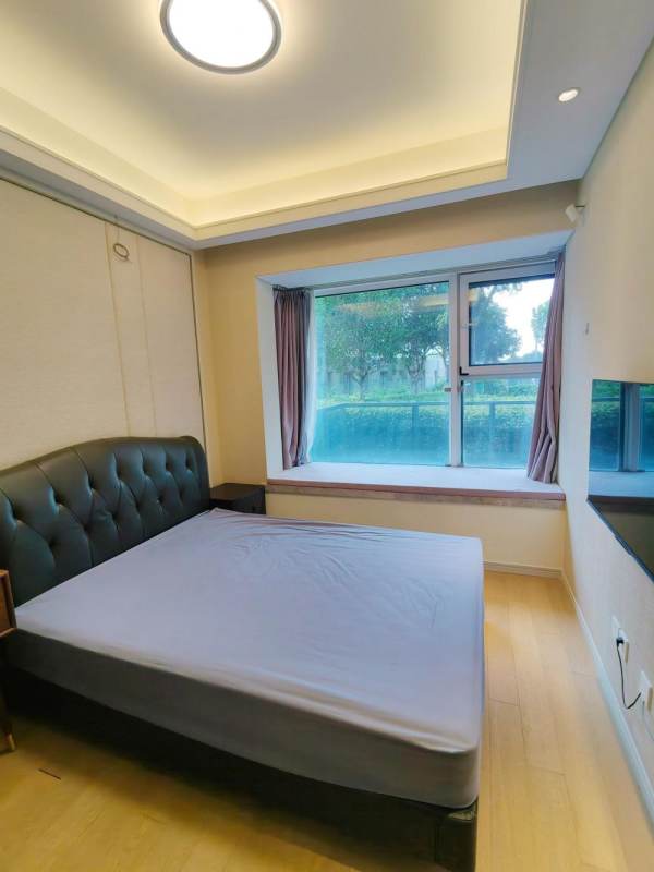 Housing image — Room