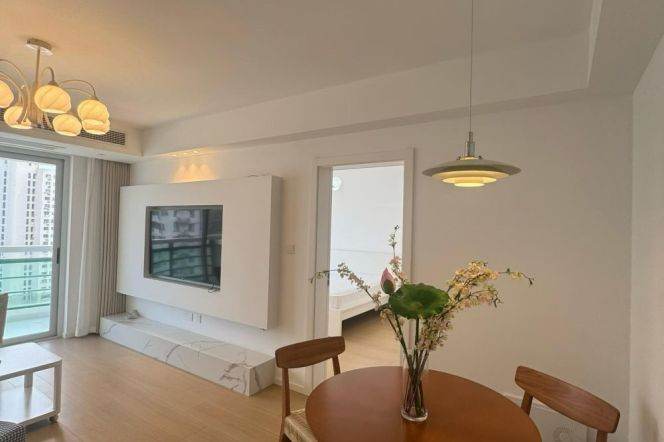 Spacious 1BR Apartment in Jing'an (L13/L14)