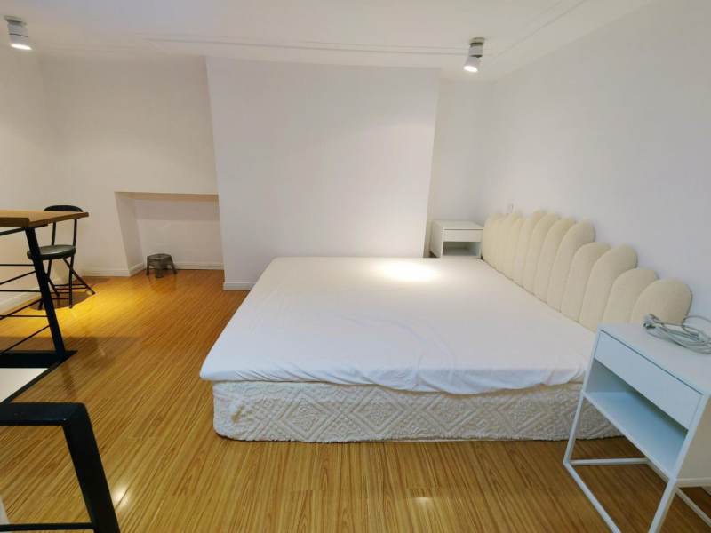 Housing image — Room