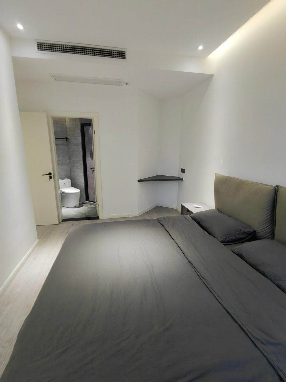Housing image — Room