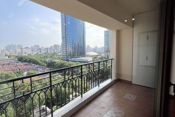 Spacious 4BR Apartment near South Shaanxi Rd Metro