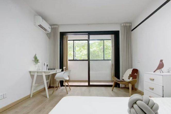 Bright 2BR Apartment near Zhongshan Park (L2/L3/L4)