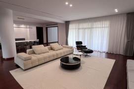 Spacious 4BR Apartment near South Shaanxi Rd Metro