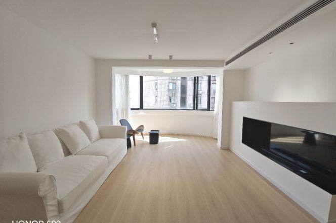 High-Floor Bright High-Ceiling 4BR Apartment at Sanhe Garden