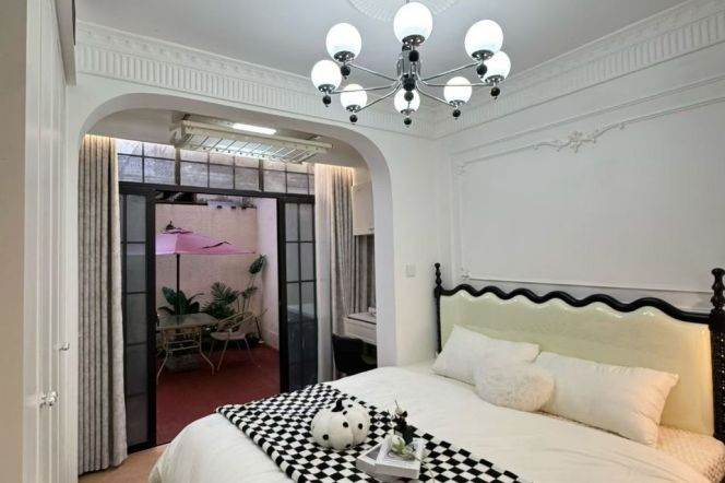 1BR Lane House in Jing'an with Private Garden