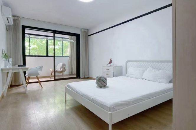 Bright 2BR Apartment near Zhongshan Park (L2/L3/L4)