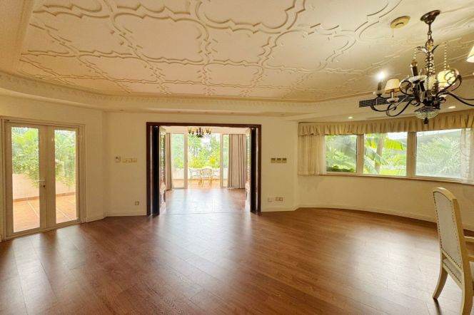 4BR Villa in Hongqiao CBD with Terrace (L10)