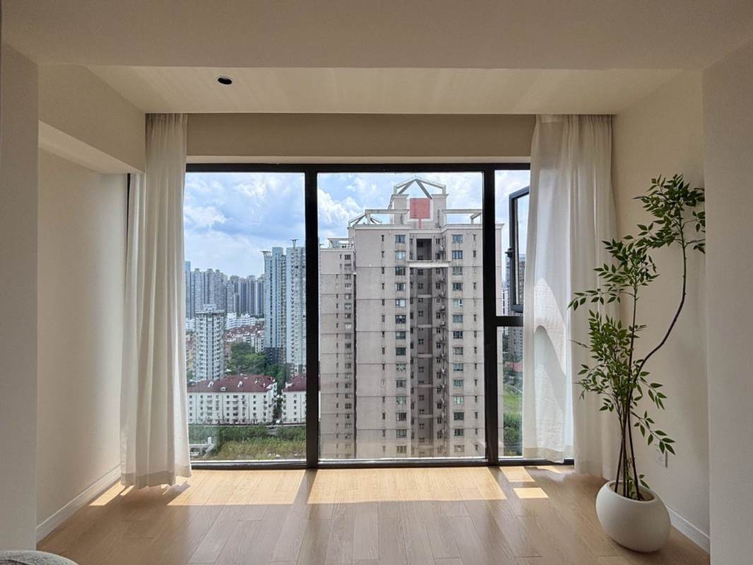 Housing image — Balcony
