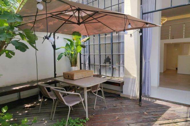 High-Ceiling 1BR Lane House near Dapuqiao Metro with Private Garden (L9)
