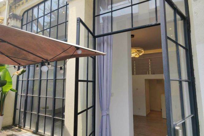 High-Ceiling 1BR Lane House near Dapuqiao Metro with Private Garden (L9)