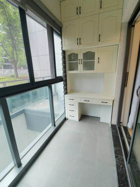 Housing image — Balcony