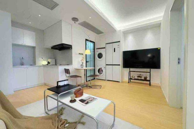 High-Floor Spacious Bright 1BR Apartment near Changshou Rd Metro with Built-in Storage (L13)