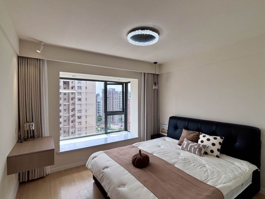 Housing image — Bedroom