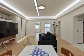 Modern 2BR Apartment in Jing'an with Built-in Storage