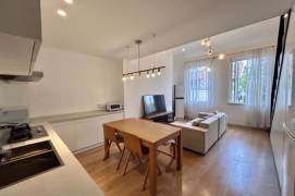 1BR Apartment in Xujiahui (L1/L9/L11)