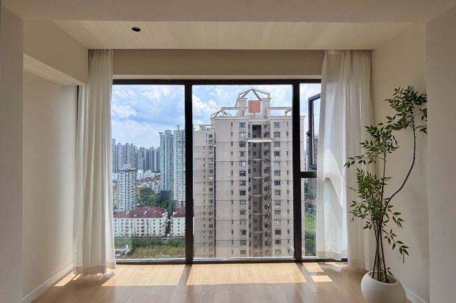 High-Floor Modern Bright 2BR Apartment near Linping Rd Metro (L4)