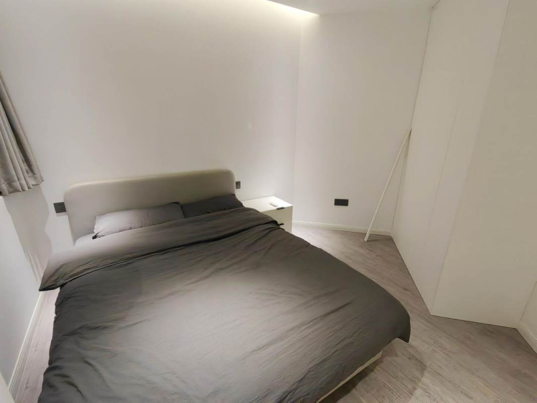 Housing image — Room