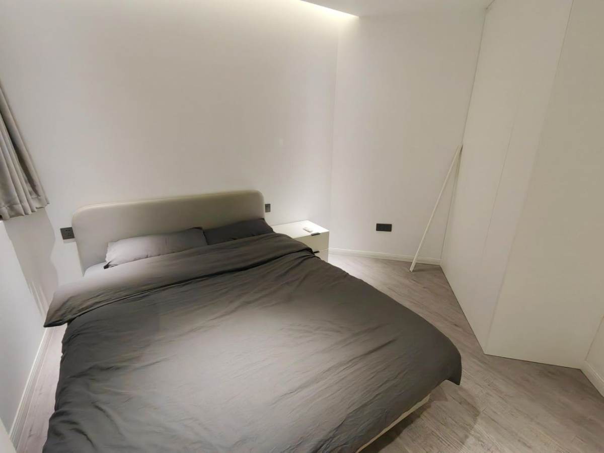 Housing image — Room