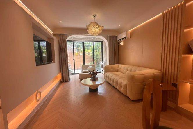 Bright Modern 1BR Apartment in Hongqiao CBD with Private Garden