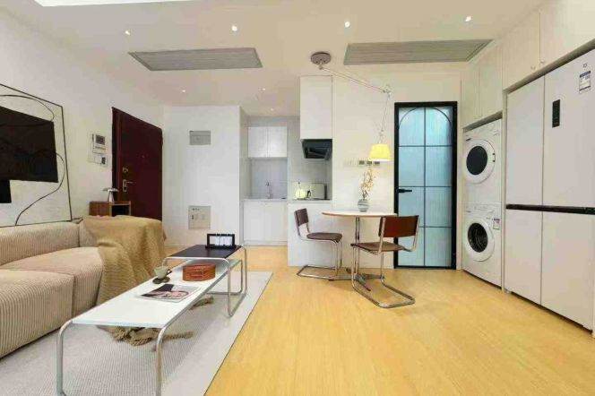 High-Floor Spacious Bright 1BR Apartment near Changshou Rd Metro with Built-in Storage (L13)