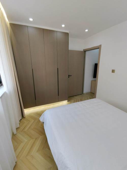 Housing image — Room