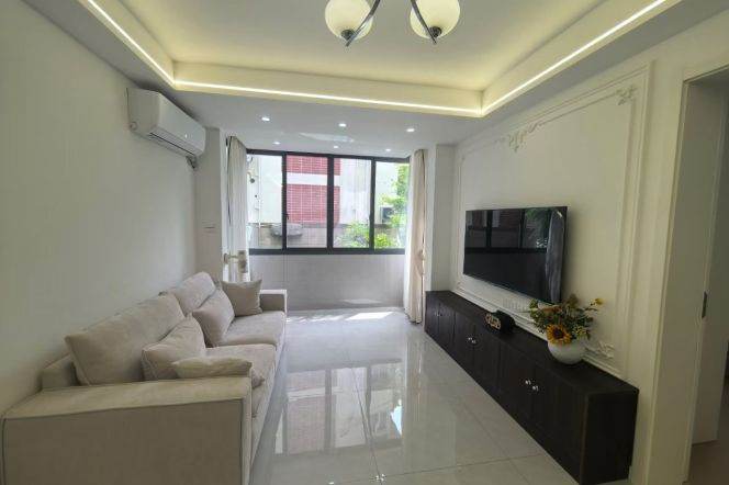3BR Apartment in Gubei (L10)