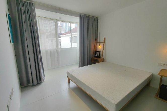 Spacious 2BR Apartment in Jing'an with Terrace