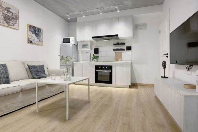 Bright 2BR Apartment near Zhongshan Park (L2/L3/L4)